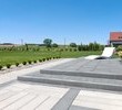Jesienne popołudnie w nowoczesnym ogrodzie